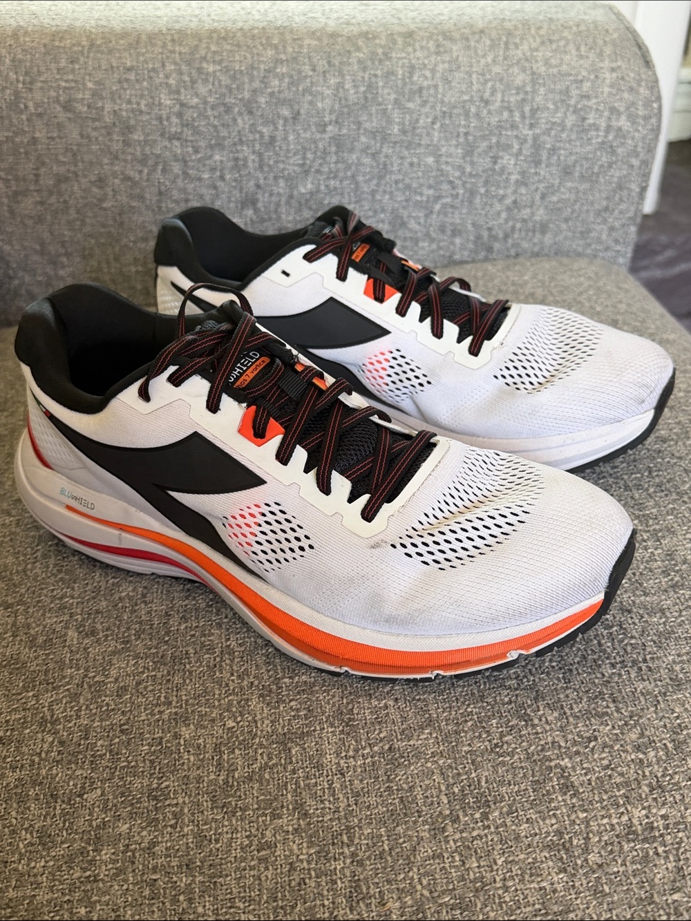 Diadora Blushield Volare 7 Vortex Running Shoes Athletic Sz 10 10.5 White Black